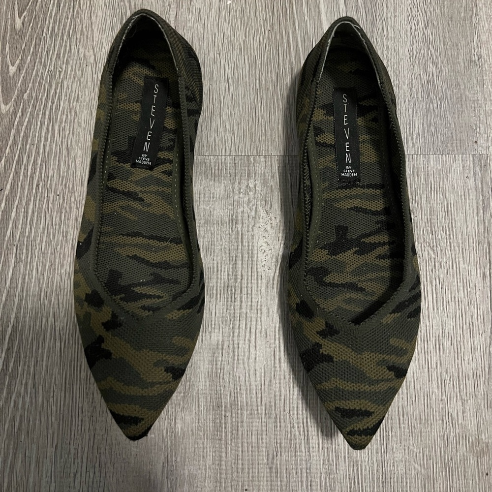 Steve by Steve Madden Rosy Flat Camouflage